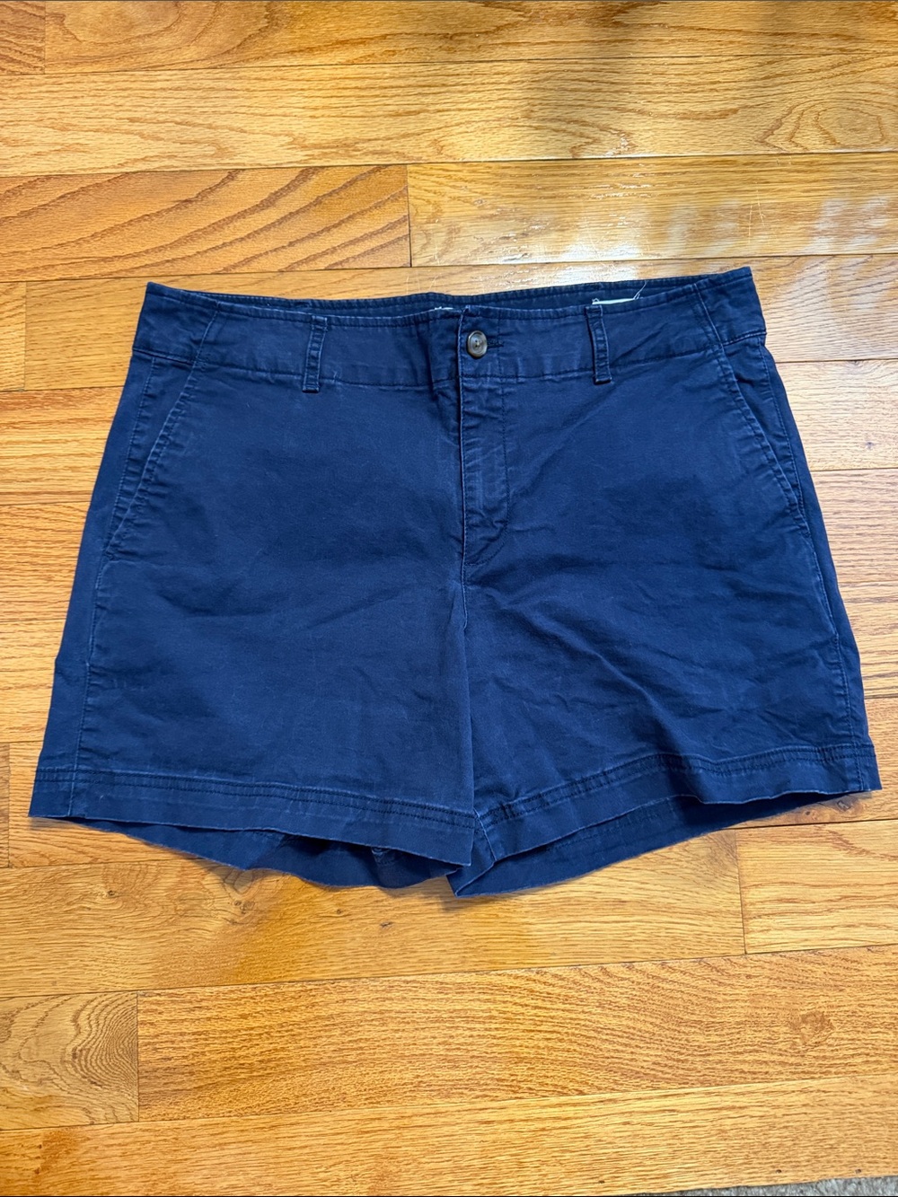 GAP Women's Size 14 Shorts - 5” short
Great Condition